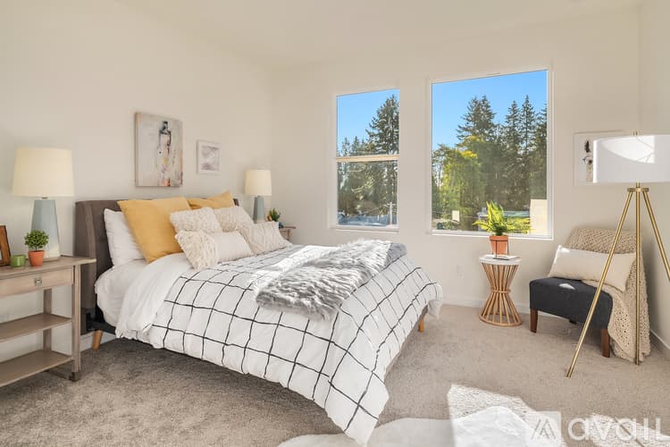 Burien Townhome: 15612 8th Avenue Southwest