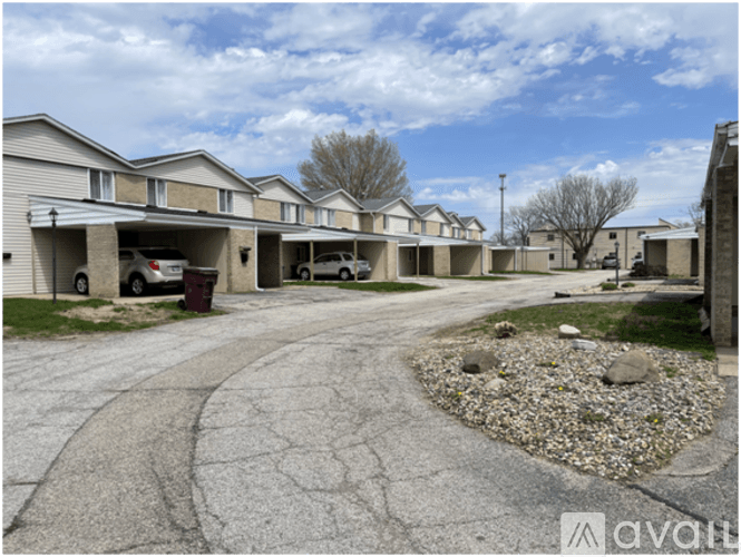 Pekin House: 6 Florentine Ct
