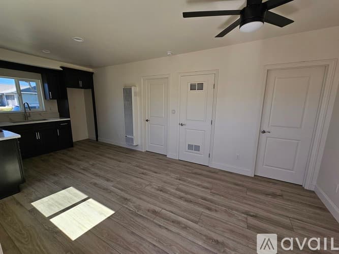 Santa Maria Apartment: 1654 N Russell Ave