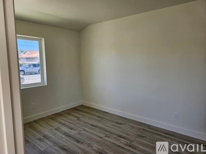 Santa Maria Apartment: 1654 N Russell Ave