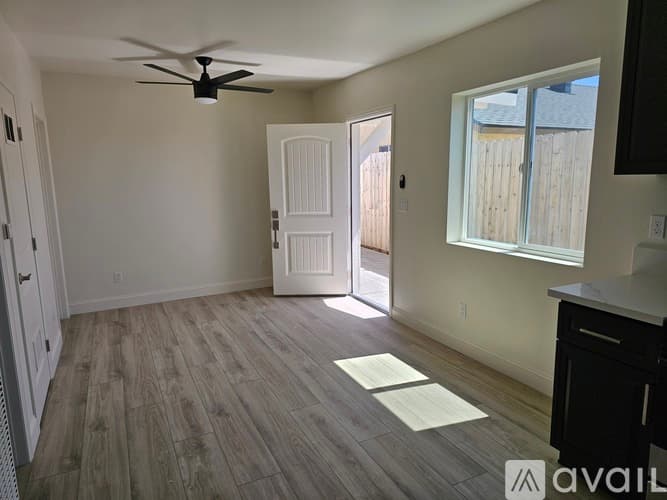 Santa Maria Apartment: 1654 N Russell Ave