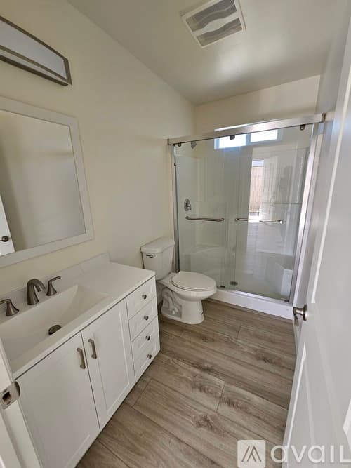 Santa Maria Apartment: 1654 N Russell Ave