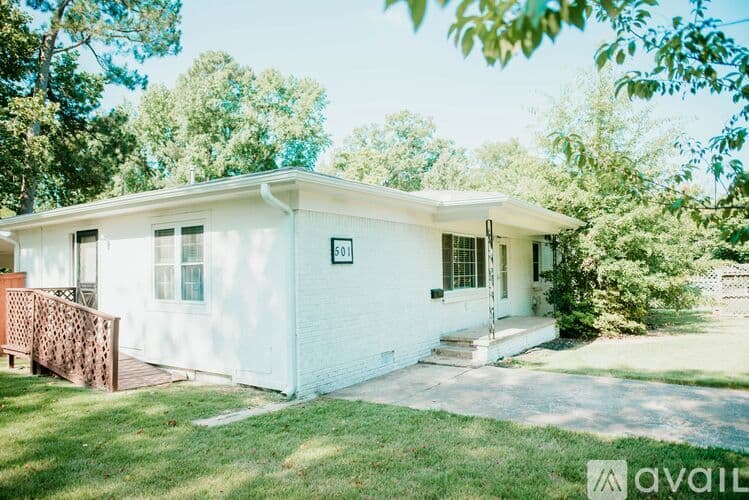 Jacksonville House: 501 Hayes St