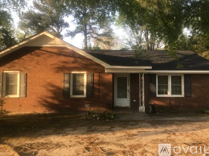 Goldsboro House: 1910 N John Ct