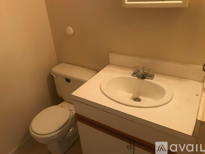 Goldsboro House: 1910 N John Ct