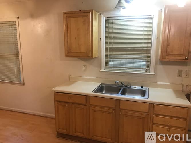 Goldsboro House: 1910 N John Ct
