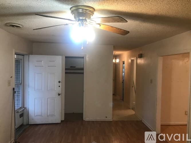 Goldsboro House: 1910 N John Ct