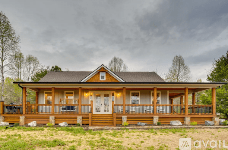Rutherfordton House: 136 Ole Plantation Drive