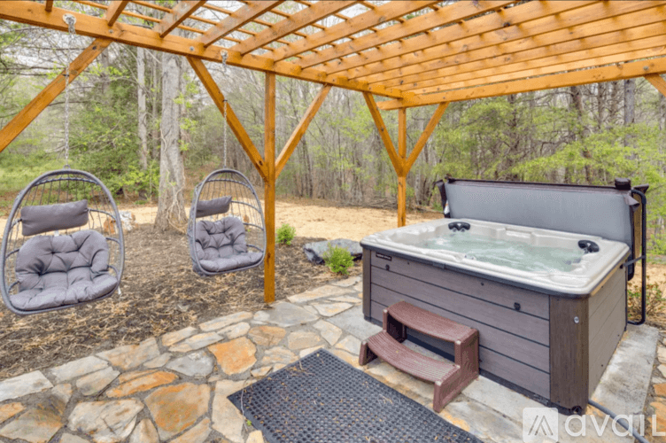 Rutherfordton House: 136 Ole Plantation Drive