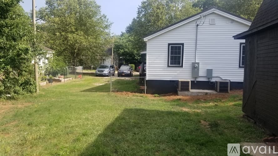 Greenville House: 39 E 7th St