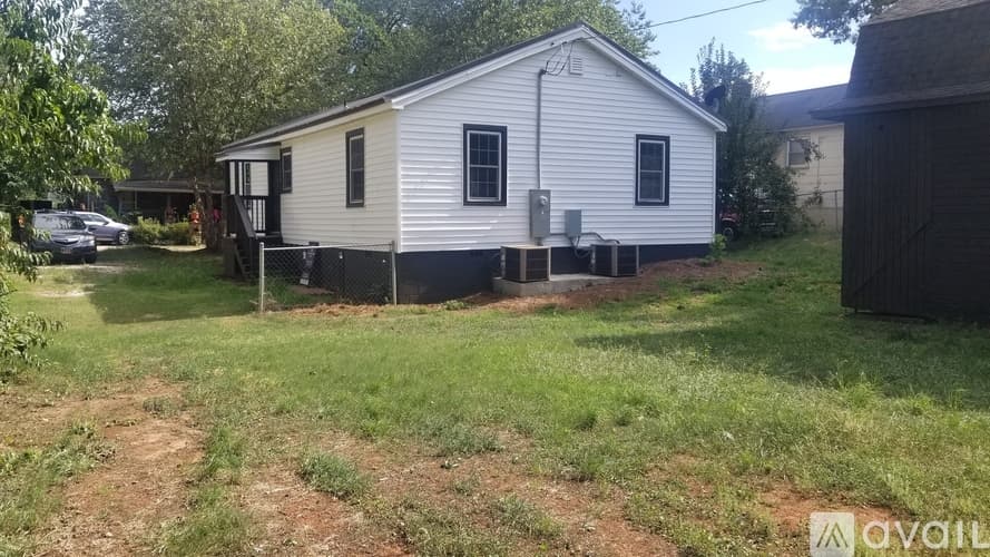 Greenville House: 39 E 7th St