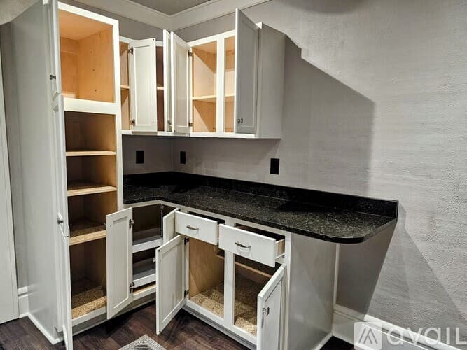 West Jefferson Apartment: 126 1 2 E Main St