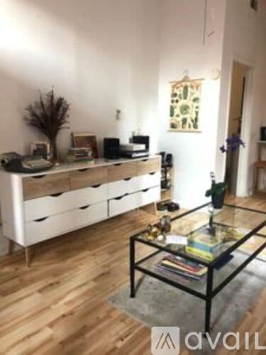 Chicago Apartment: 1929 North Sheffield Avenue