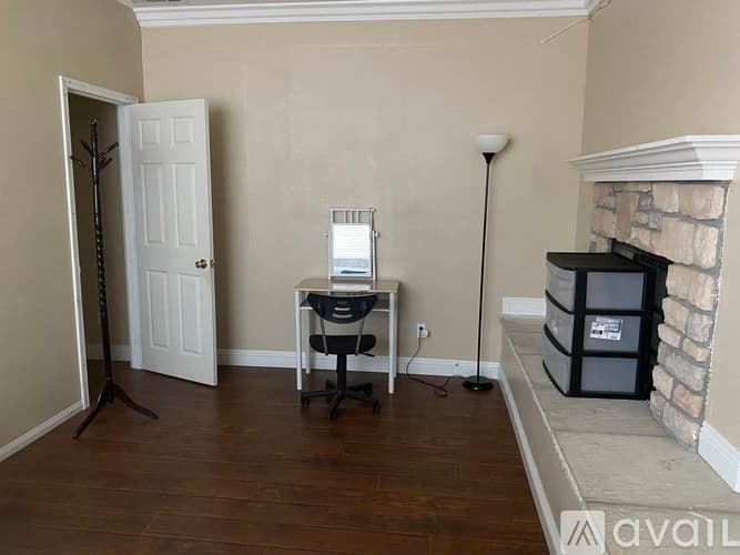 Corona Apartment: 14925 Shoreham Street
