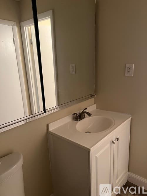 Bloomfield Condo: 82 Sutton Place