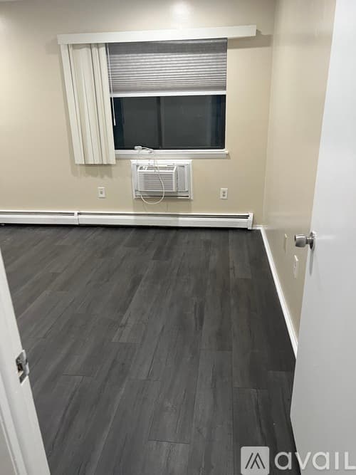 Bloomfield Condo: 82 Sutton Place