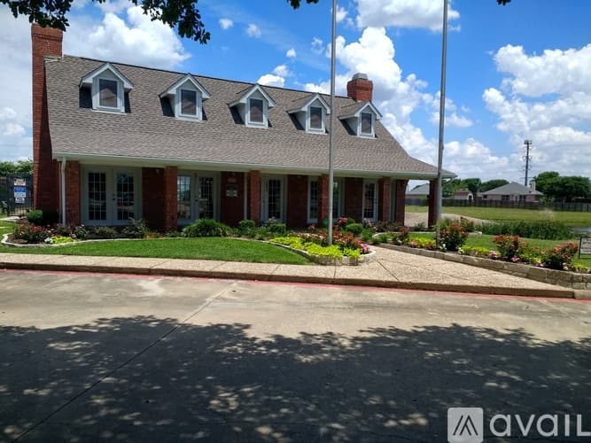 Grand Prairie House: 2361 Shirecreek Cir