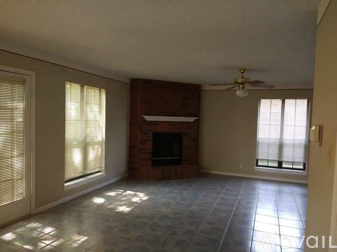 Grand Prairie House: 2361 Shirecreek Cir
