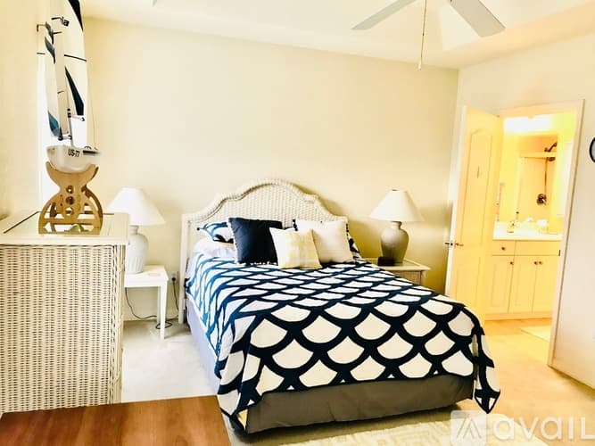 Venice Apartment: 600 Mirabella Circle