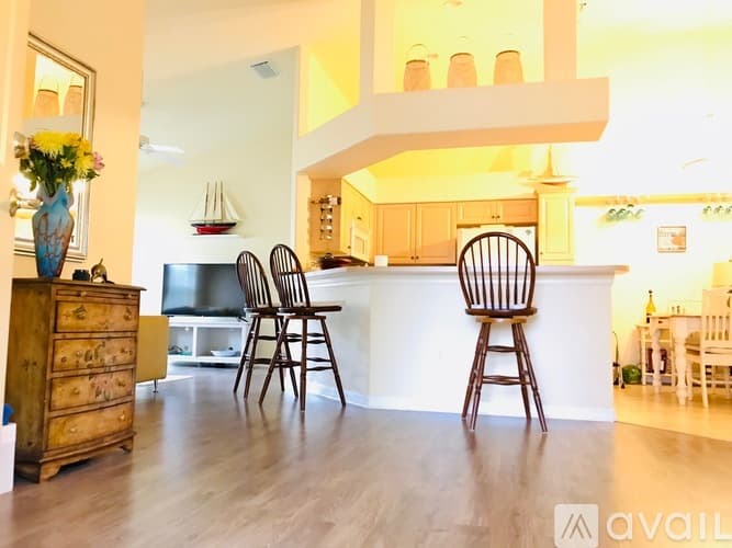 Venice Apartment: 600 Mirabella Circle