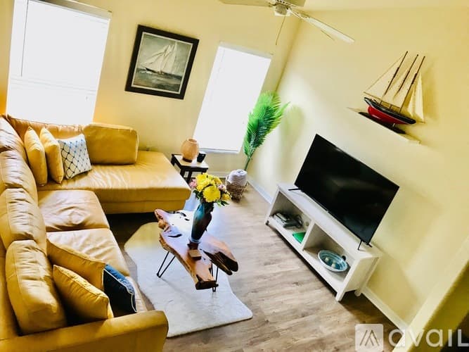 Venice Apartment: 600 Mirabella Circle