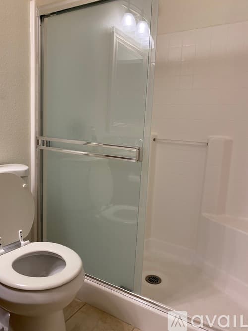 Corona Apartment: 14925 Shoreham Street