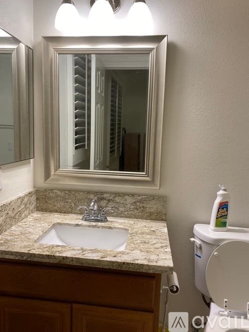 Corona Apartment: 14925 Shoreham Street