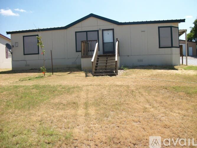 Azle House: 12231 Farm To Market Rd 730 N
