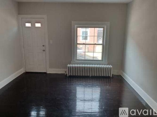 Baltimore House: 917 N Streeper St