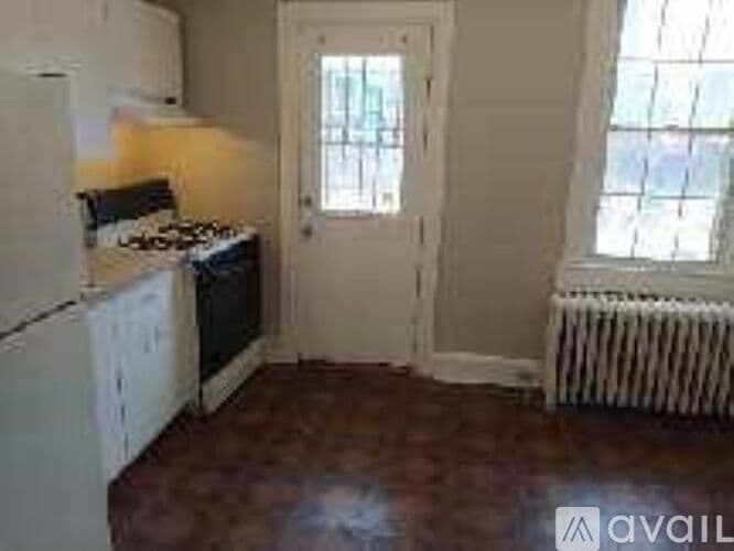 Baltimore House: 917 N Streeper St