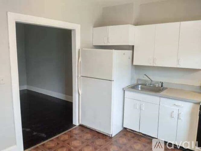 Baltimore House: 917 N Streeper St