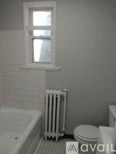 Baltimore House: 917 N Streeper St