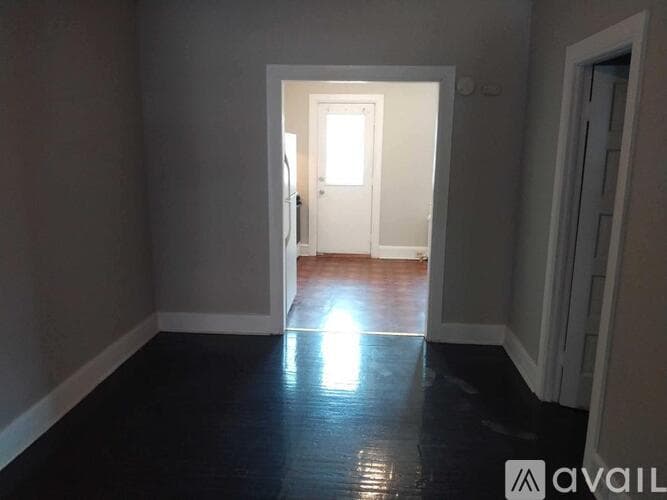 Baltimore House: 917 N Streeper St