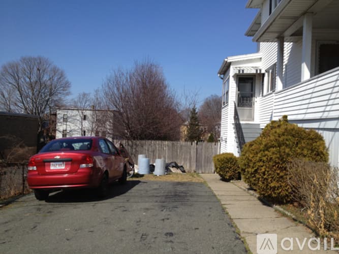 Somerville Apartment: 38 Craigie Street