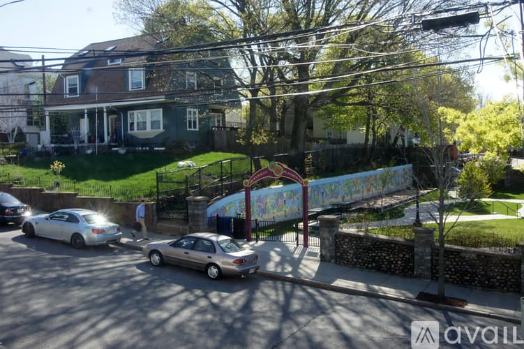 Somerville Apartment: 38 Craigie Street