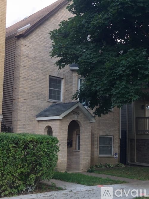 Chicago Apartment: 3755 North Christiana Avenue