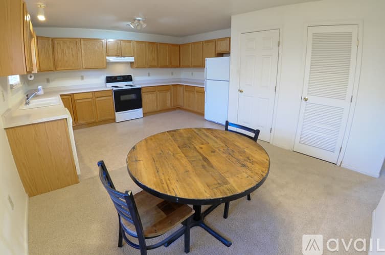 Canon City Apartment: 716 Yale Place
