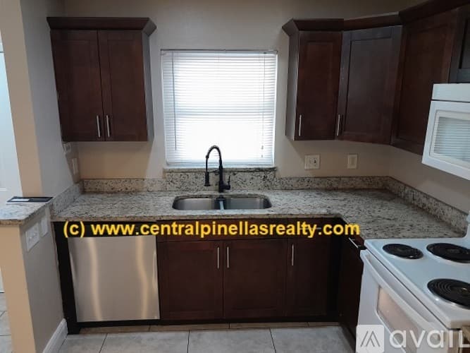 Clearwater House: 1818 East Dr