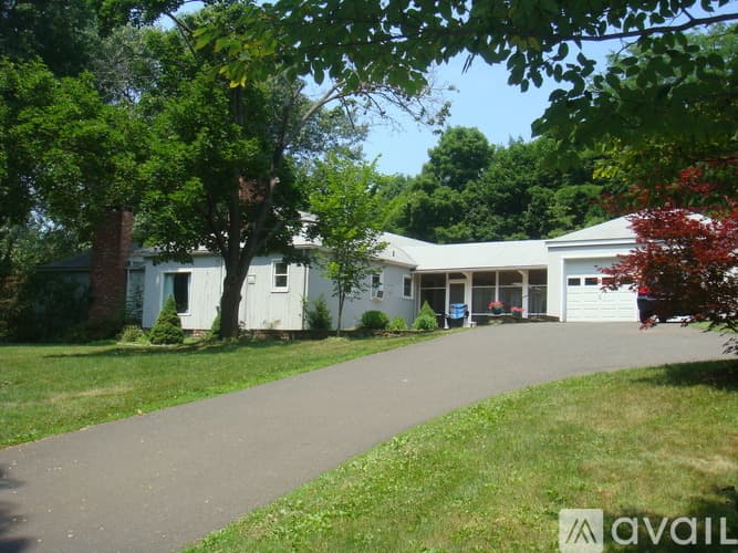 Farmington House: 33 Reservoir Rd