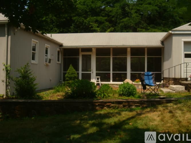 Farmington House: 33 Reservoir Rd