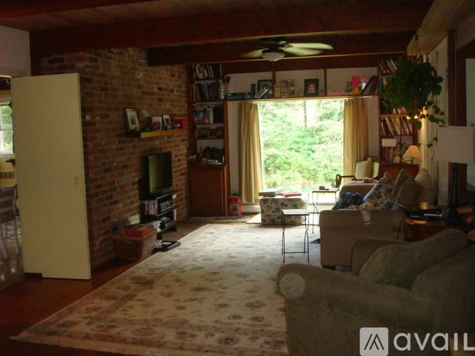 Farmington House: 33 Reservoir Rd
