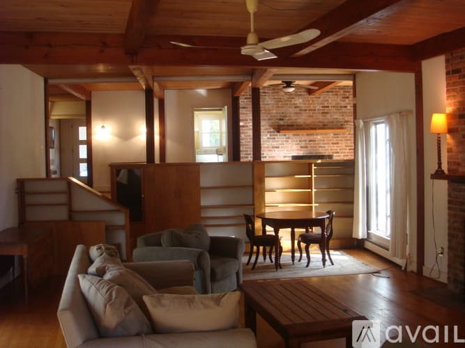 Farmington House: 33 Reservoir Rd