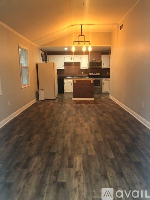 Rossville House: 415 Page Rd