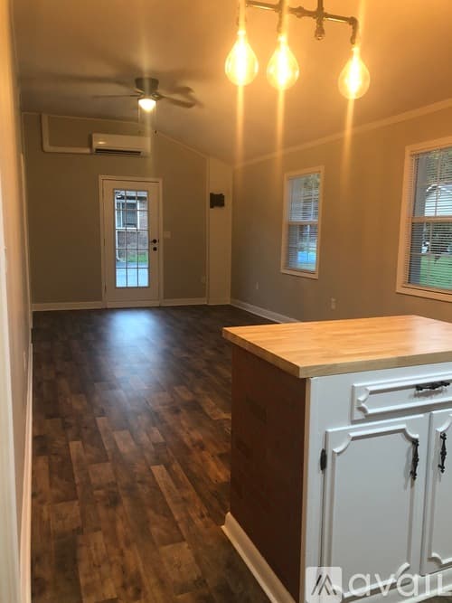 Rossville House: 415 Page Rd