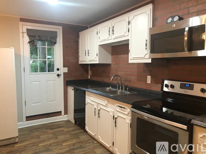 Rossville House: 415 Page Rd