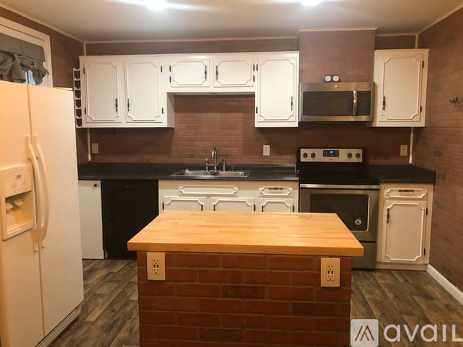Rossville House: 415 Page Rd