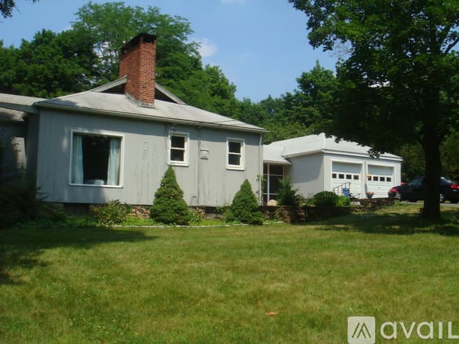Farmington House: 33 Reservoir Rd