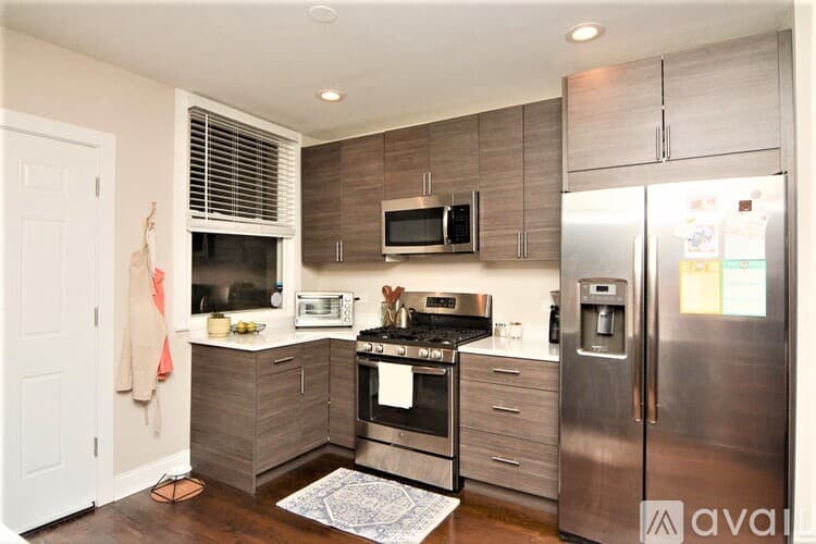 Chicago Apartment: 1432 W Farragut Ave