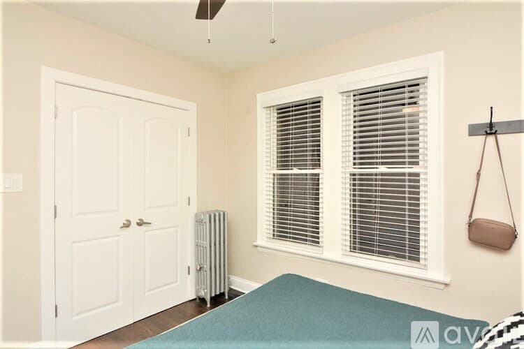 Chicago Apartment: 1432 W Farragut Ave