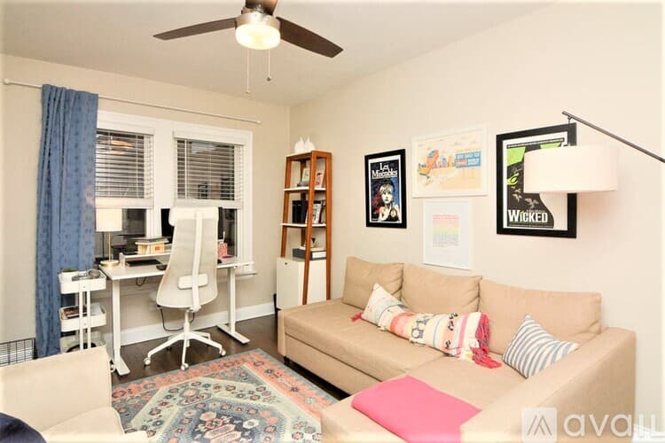 Chicago Apartment: 1432 W Farragut Ave
